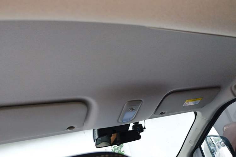 Used Ruichi R5 2025 Model, Passenger Smart Charging Edition, Beyond Type II Headliner