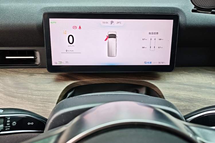 Used Ruichi R5 2025 Model Passenger Vehicle Smart Driving Ultra-Charging Edition, Pioneer Type I Instrument Cluster