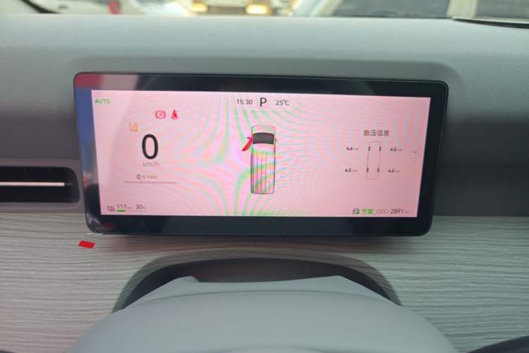 Used Ruichi R5 2025 Model Passenger Vehicle Smart Driving Ultra-Charging Edition, Pioneer Type I Instrument Cluster