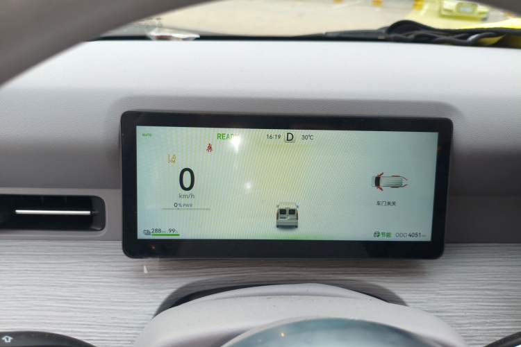 Used Ruichi R5 2025 Model, Passenger Smart Charging Edition, Beyond Type II Instrument Cluster