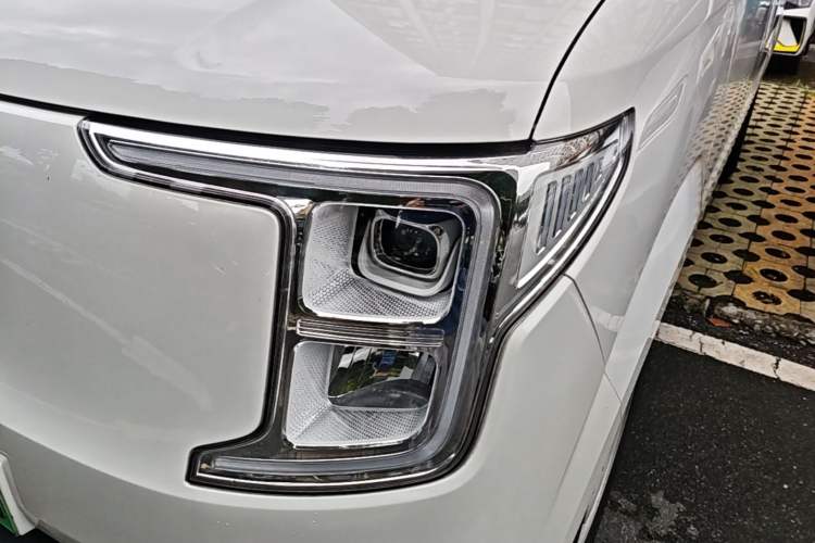Used Ruichi R5 2025 Model Passenger Vehicle Smart Driving Ultra-Charging Edition, Pioneer Type I Left Front Headlight