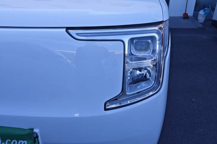 Used Ruichi R5 2025 Model Passenger Vehicle Smart Driving Ultra-Charging Edition, Pioneer Type I Left Front Headlight