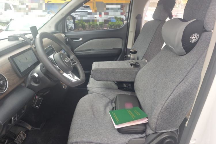 Used Ruichi R5 2025 Model Passenger Vehicle Smart Driving Ultra-Charging Edition, Pioneer Type I Left Front Seat