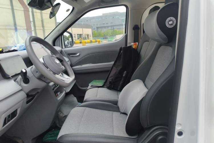 Used Ruichi R5 2025 Model, Passenger Smart Charging Edition, Beyond Type II Left Front Seat