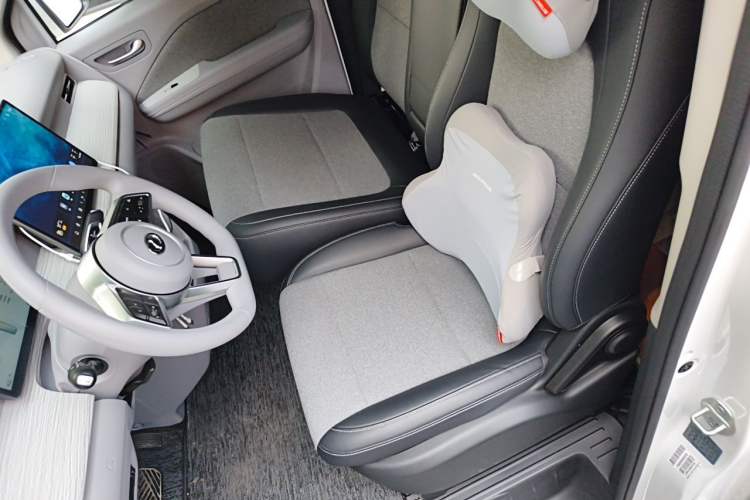 Used Ruichi R5 2025 Model, Passenger Smart Charging Edition, Beyond Type II Left Front Seat