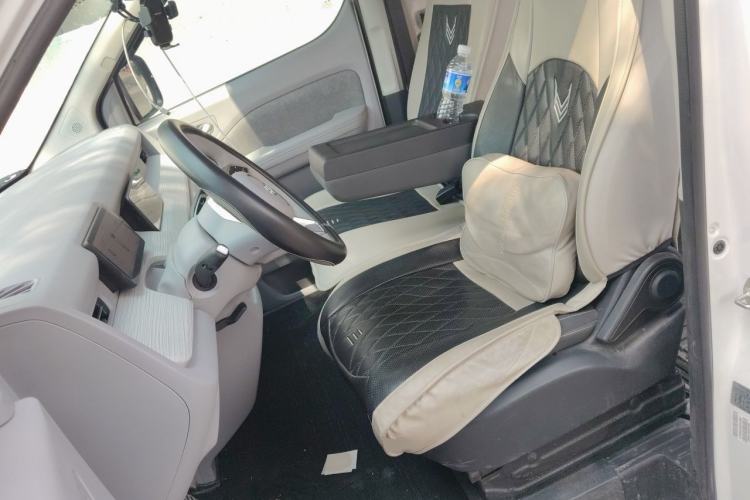 Used Ruichi R5 2025 Model, Passenger Smart Charging Edition, Pioneer Type II Left Front Seat
