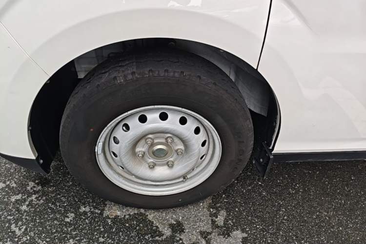 Used Ruichi R5 2025 Model Passenger Vehicle Smart Driving Ultra-Charging Edition, Pioneer Type I Left Front Wheel Hub