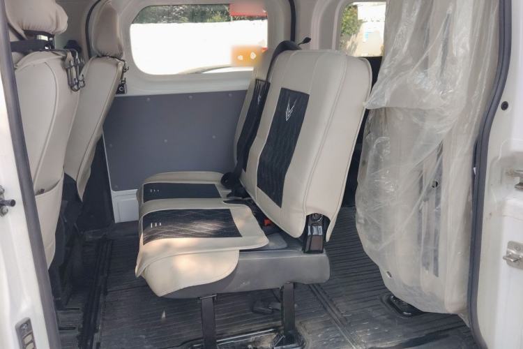 Used Ruichi R5 2025 Model, Passenger Smart Charging Edition, Pioneer Type II Left Rear Seat