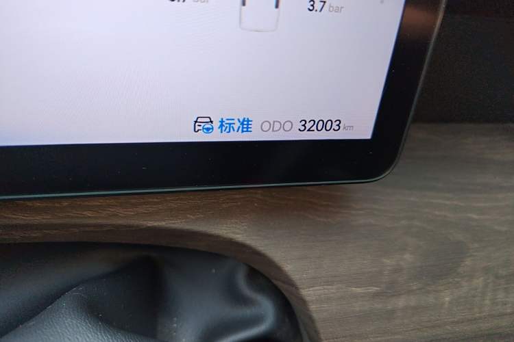 Used Ruichi R5 2025 Model Passenger Vehicle Smart Driving Ultra-Charging Edition, Pioneer Type I Odometer Close Up