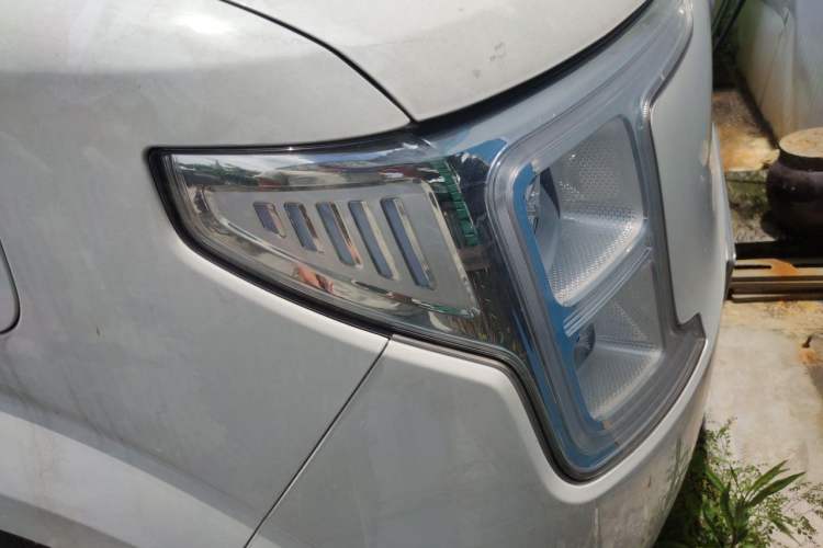 Used Ruichi R5 2025 Model, Freight Smart Charging Edition, Pioneer Type II Right Front Headlight