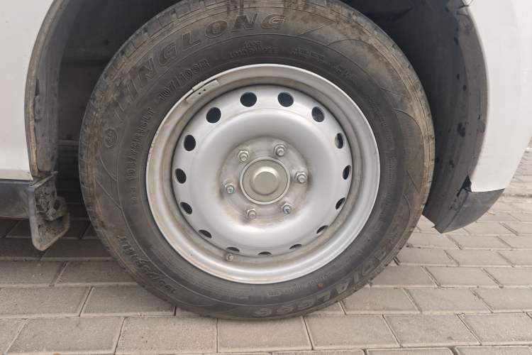 Used Ruichi R5 2025 Model Passenger Vehicle Smart Driving Ultra-Charging Edition, Pioneer Type I Right Front Wheel Hub