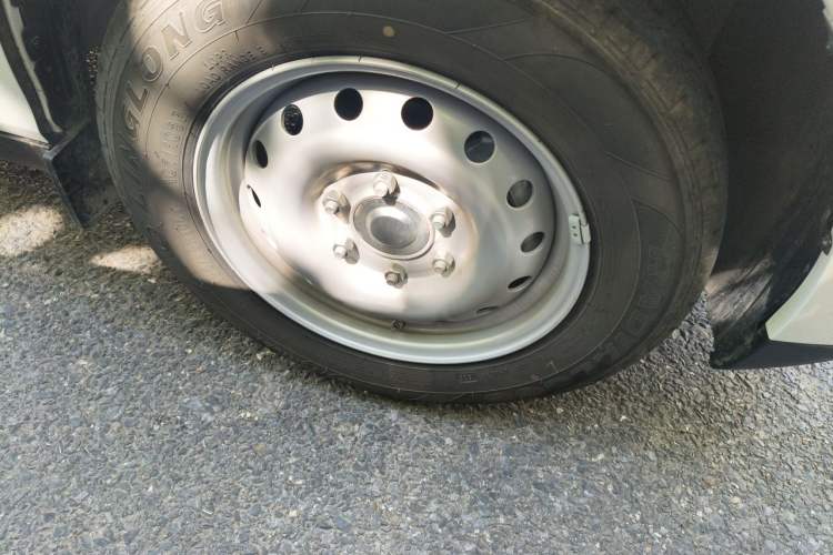 Used Ruichi R5 2025 Model Passenger Vehicle Smart Driving Ultra-Charging Edition, Pioneer Type I Right Front Wheel Hub