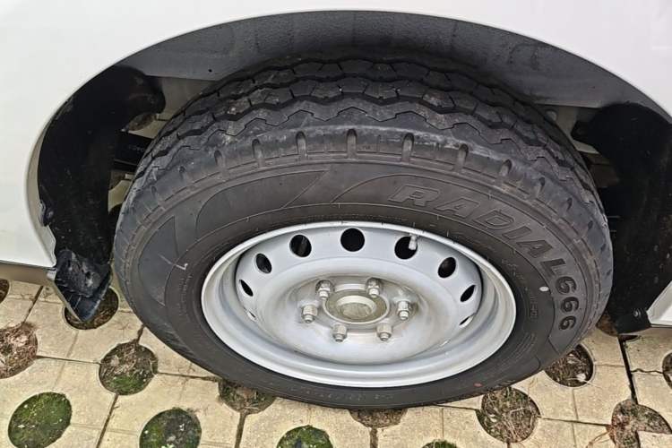 Used Ruichi R5 2025 Model Passenger Vehicle Smart Driving Ultra-Charging Edition, Pioneer Type I Right Rear Wheel Hub