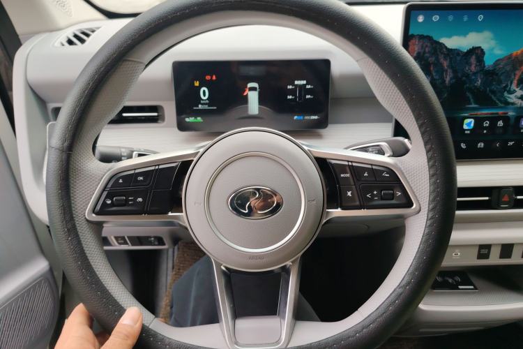 Used Ruichi R5 2025 Model Passenger Vehicle Smart Driving Ultra-Charging Edition, Beyond Type I Steering Wheel