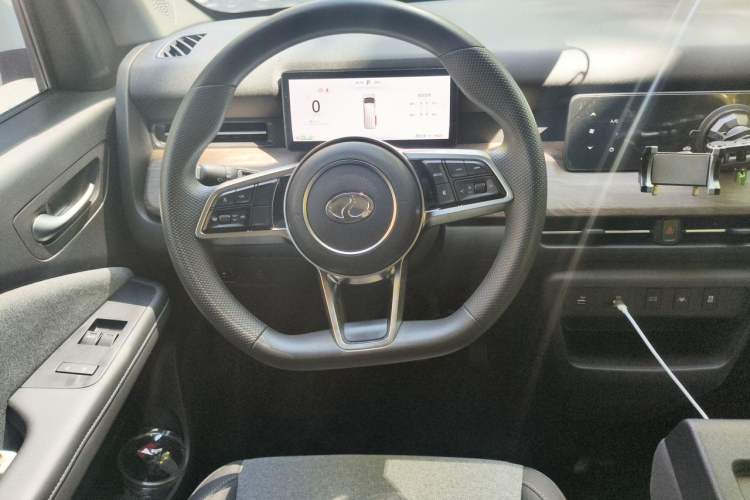 Used Ruichi R5 2025 Model Passenger Vehicle Smart Driving Ultra-Charging Edition, Pioneer Type I Steering Wheel