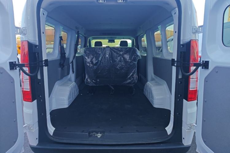 Used Ruichi R5 2025 Model Passenger Vehicle Smart Driving Ultra-Charging Edition, Pioneer Type I Trunk