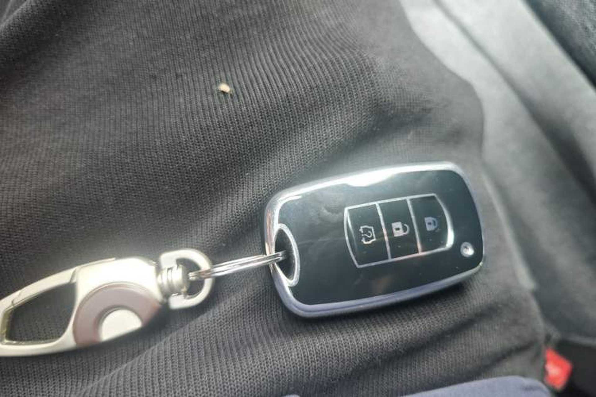 Used Ruichi R5 2025 Model Passenger Vehicle Smart Driving Ultra-Charging Edition, Pioneer Type I Vehicle Key