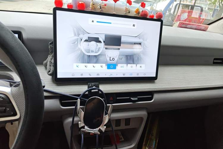 Used Ruichi R5 2026 Model, Passenger Smart Charging Edition, Beyond Type I, 6 Seats Audio And AC Panel