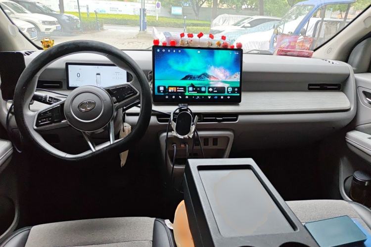 Used Ruichi R5 2026 Model, Passenger Smart Charging Edition, Beyond Type I, 6 Seats Center Console
