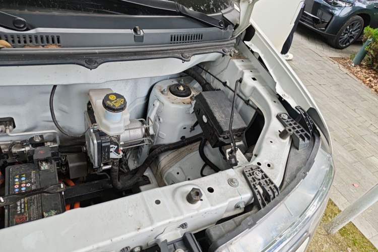 Used Ruichi R5 2026 Model, Passenger Smart Charging Edition, Beyond Type I, 6 Seats Engine Bay Left