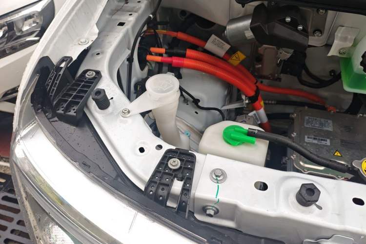 Used Ruichi R5 2026 Model Commercial Smart Charging Ultra-Advanced Version Superior Type I 6-seater Engine Bay Right