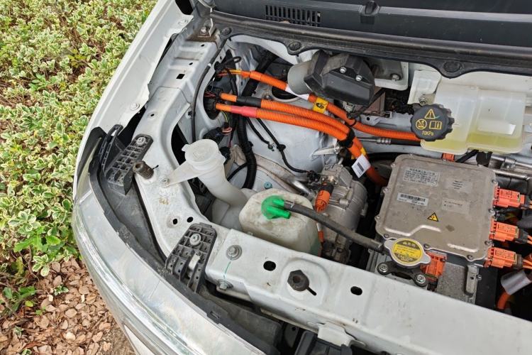 Used Ruichi R5 2026 Model, Passenger Smart Charging Edition, Beyond Type I, 6 Seats Engine Bay Right