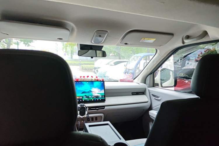 Used Ruichi R5 2026 Model, Passenger Smart Charging Edition, Beyond Type I, 6 Seats Headliner