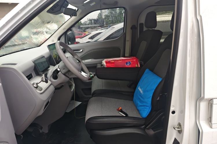 Used Ruichi R5 2026 Model Commercial Smart Charging Ultra-Advanced Version Superior Type I 6-seater Left Front Seat