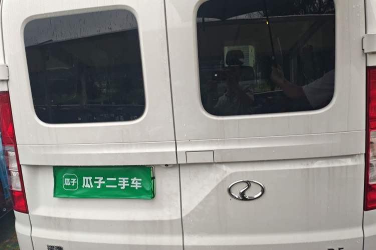 Used Ruichi R5 2026 Model Commercial Smart Charging Ultra-Advanced Version Superior Type I 6-seater Rear