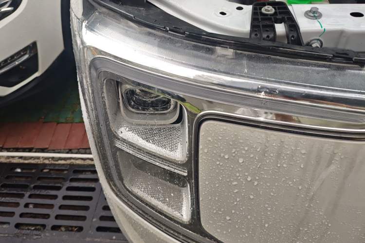 Used Ruichi R5 2026 Model Commercial Smart Charging Ultra-Advanced Version Superior Type I 6-seater Right Front Headlight
