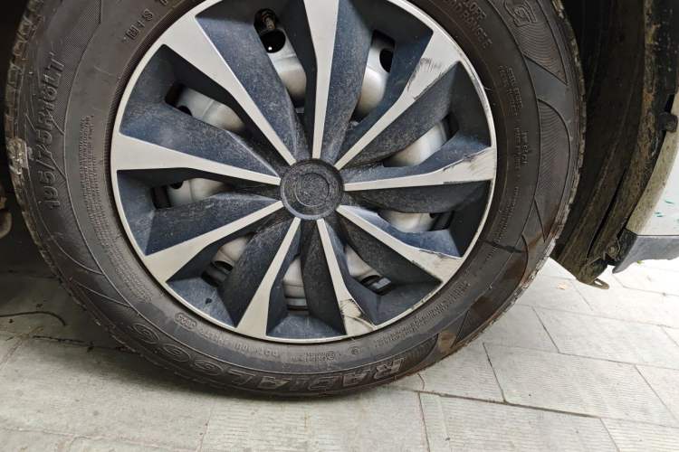 Used Ruichi R5 2026 Model, Passenger Smart Charging Edition, Beyond Type I, 6 Seats Right Front Wheel Hub