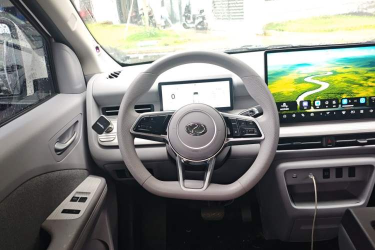 Used Ruichi R5 2026 Model Commercial Smart Charging Ultra-Advanced Version Superior Type I 6-seater Steering Wheel