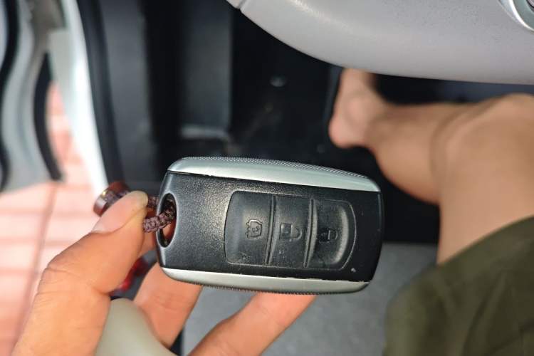 Used Ruichi R5 2026 Model Commercial Smart Charging Ultra-Advanced Version Superior Type I 6-seater Vehicle Key