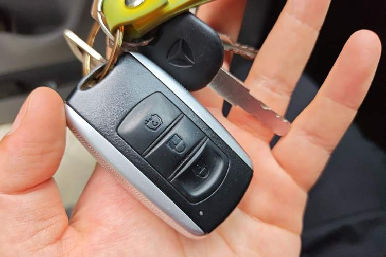 Used Ruichi R5 2026 Model, Passenger Smart Charging Edition, Beyond Type I, 6 Seats Vehicle Key