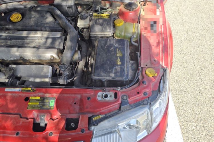 Used SAAB 9-5 2004 2.3T AERO Engine Bay Left
