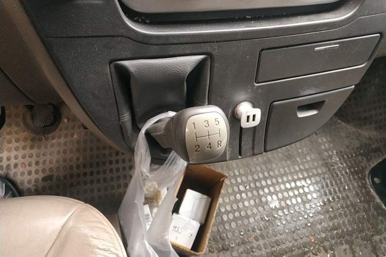 Used SAIC MAXUS 2011 2.5T Short Wheelbase Mid-Height Zunjie Edition Gear Lever