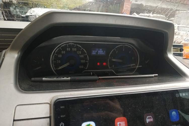 Used SAIC MAXUS 2011 2.5T Short Wheelbase Mid-Height Zunjie Edition Instrument Cluster