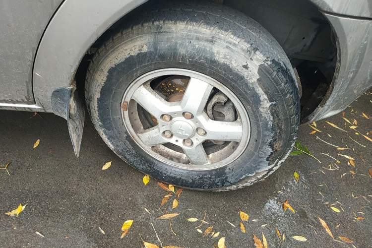 Used SAIC MAXUS 2011 2.5T Short Wheelbase Mid-Height Zunjie Edition Right Front Wheel Hub
