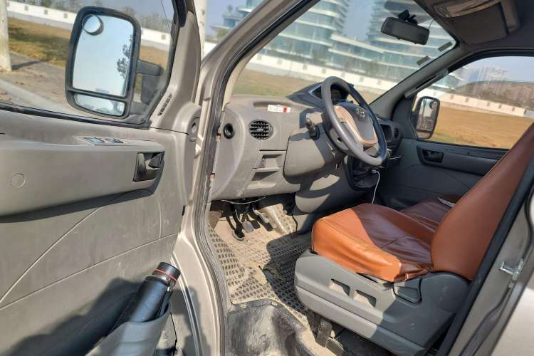 Used SAIC MAXUS 2014 2.5T Aotuntong Short Wheelbase Mid-Roof Model Driver Seat