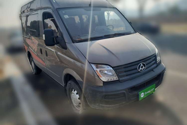Used SAIC MAXUS 2014 2.5T Aotuntong Short Wheelbase Mid-Roof Model Front Right 45 Deg