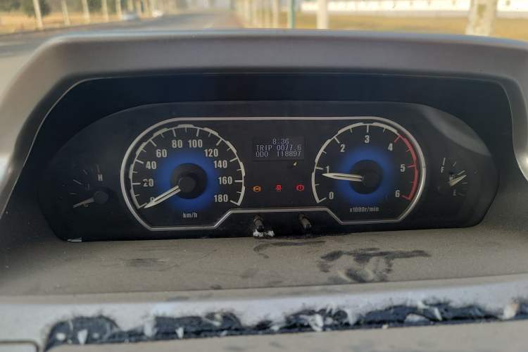 Used SAIC MAXUS 2014 2.5T Aotuntong Short Wheelbase Mid-Roof Model Instrument Cluster