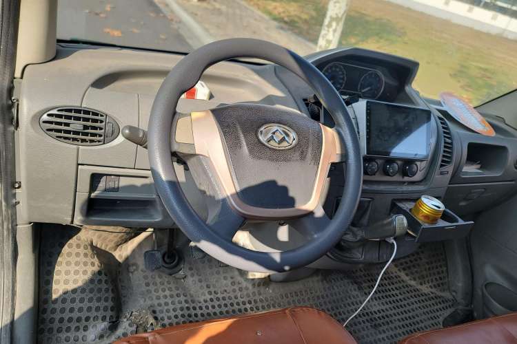Used SAIC MAXUS 2014 2.5T Aotuntong Short Wheelbase Mid-Roof Model Steering Wheel