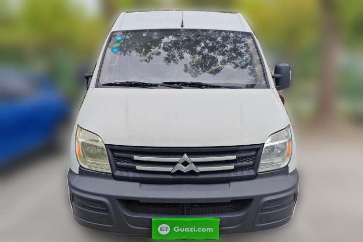 Used SAIC MAXUS 2014 2.5T Aotuntong Short Wheelbase Mid-Roof Model Front