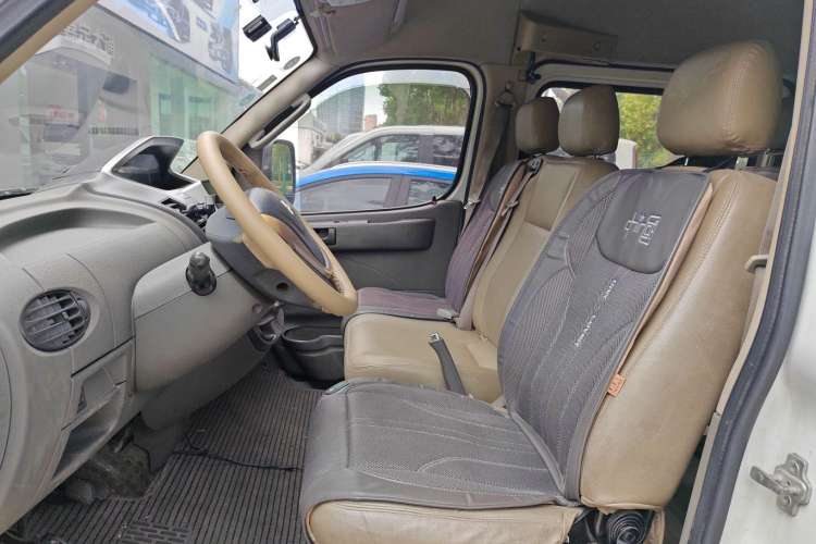 Used SAIC MAXUS 2014 2.5T Aotuntong Short Wheelbase Mid-Roof Model Left Front Seat