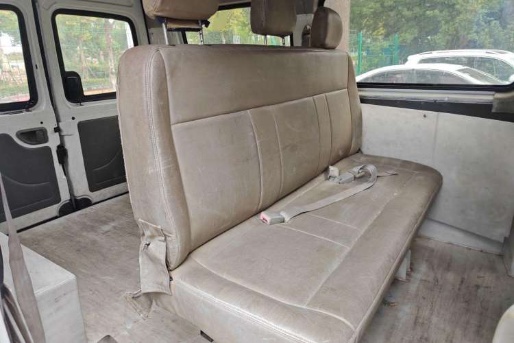Used SAIC MAXUS 2014 2.5T Aotuntong Short Wheelbase Mid-Roof Model Left Rear Seat