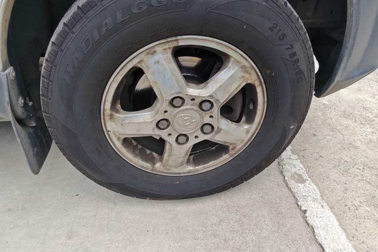 Used SAIC MAXUS 2014 2.5T Aotuntong Short Wheelbase Mid-Roof Model Right Front Wheel Hub