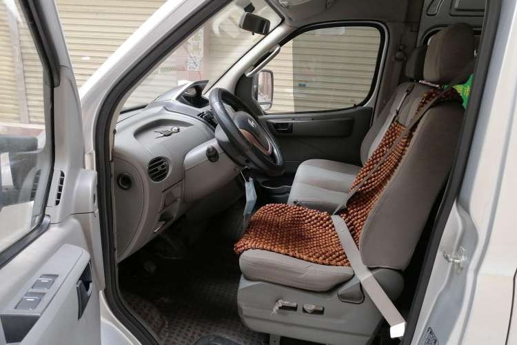 Used SAIC MAXUS 2015 2.5T Manual Aoyuntong Version Long Wheelbase Mid-Height Roof Driver Seat