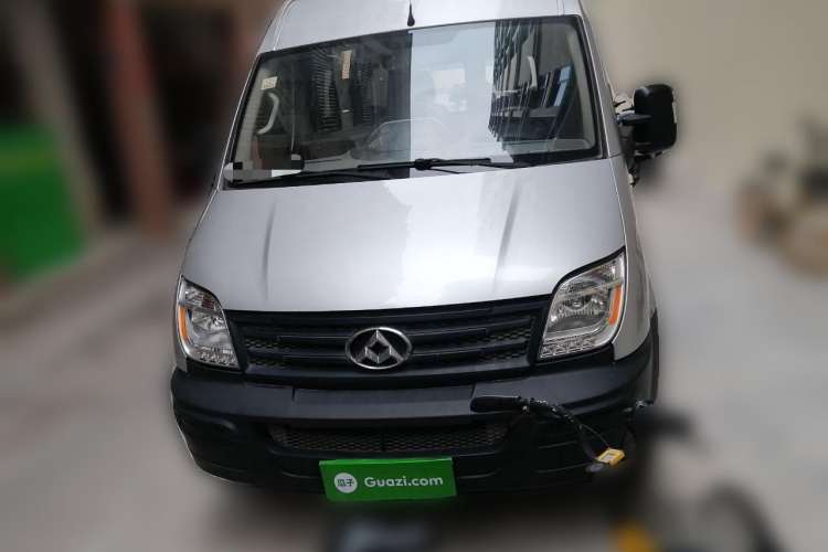 Used SAIC MAXUS 2015 2.5T Manual Aoyuntong Version Long Wheelbase Mid-Height Roof Front
