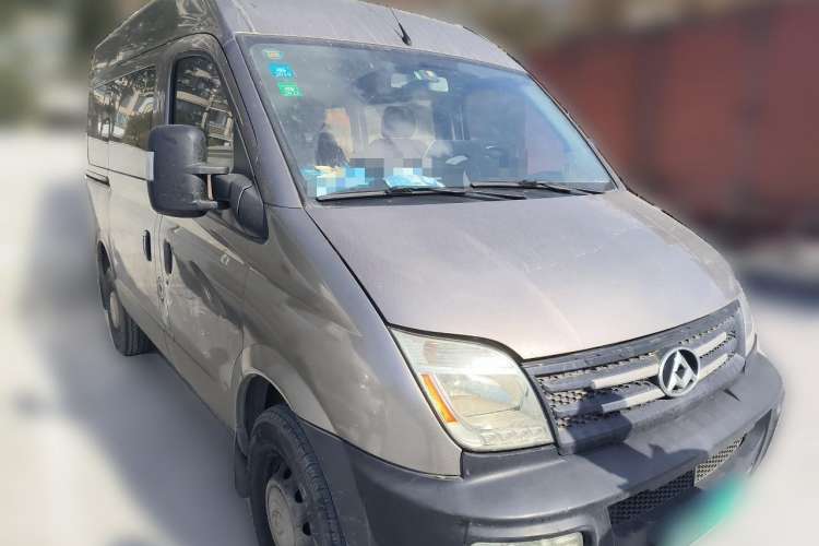 Used SAIC MAXUS 2015 2.5T Manual Aoyuntong Version Short Wheelbase Mid-Roof Front Right 45 Deg