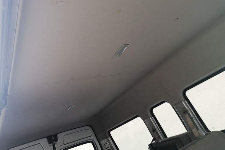 Used SAIC MAXUS 2015 2.5T Manual Aoyuntong Version Long Wheelbase Mid-Height Roof Headliner
